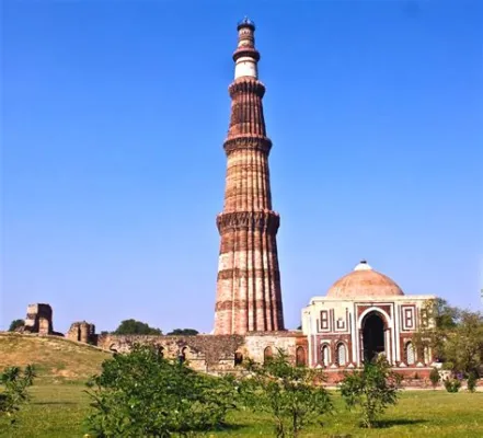  Qutab Minar: Wieża Zaskakująca Wysokością i Fascynującą Historią!